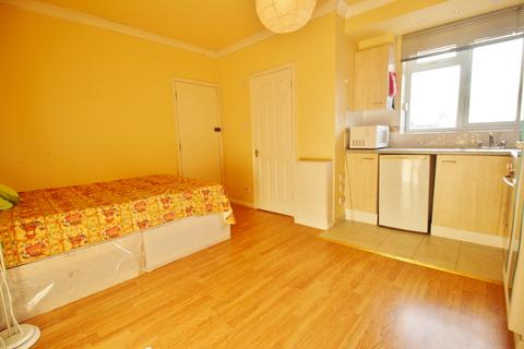 Studio to rent, North End Road, Golders Green NW11