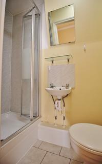 Studio to rent, North End Road, Golders Green NW11