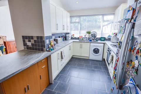 3 bedroom semi-detached house to rent, Lorraine Road, Timperley