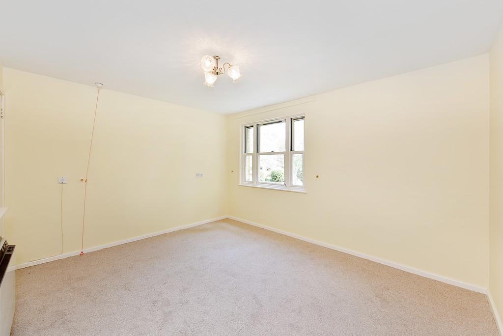 Victoria Park Road, London E9 1 bed flat for sale £125,000