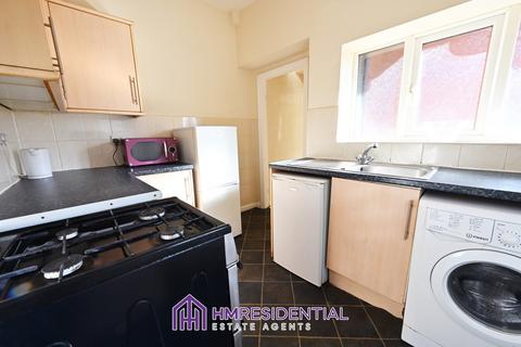 2 bedroom ground floor flat to rent, Wingrove Road, Fenham NE4