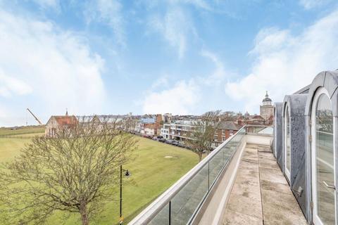 2 bedroom penthouse for sale - Pembroke Road, Old Portsmouth