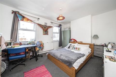 3 bedroom terraced house for sale, Kenton Road, London, E9