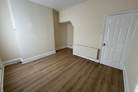 2 bedroom terraced house to rent, Greenbank Road, Darlington