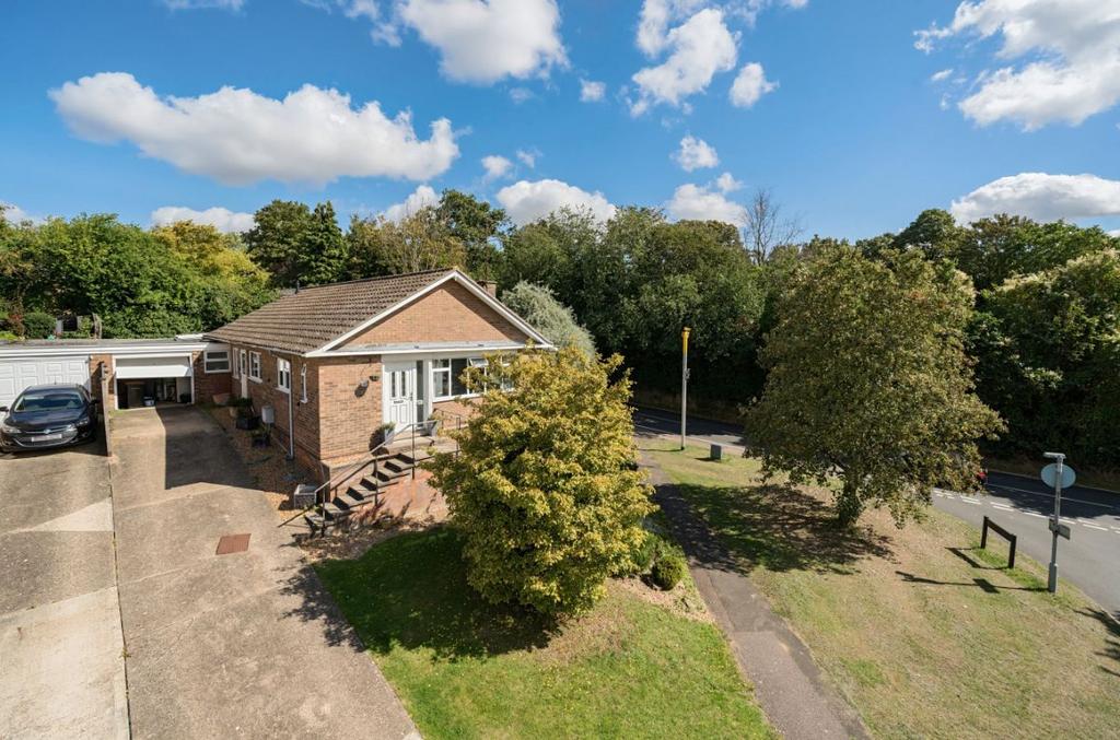 Rosemary Drive, Bromham, MK43 4 bed detached bungalow for sale £475,000