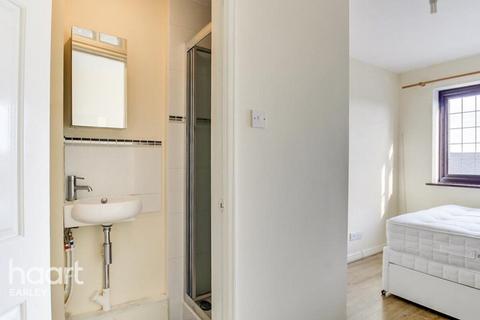 1 bedroom in a house share to rent, Ryhill Way, Reading