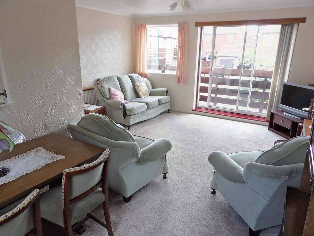 Mitchell Gardens, Harton, South Shields, Tyne and Wear, NE34 6EF 2 bed flat £70,000