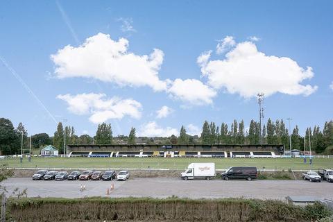 2 bedroom apartment to rent, Rugby View House, Walton-on-Thames