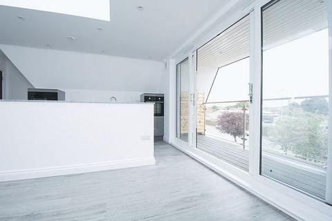 2 bedroom apartment to rent, Rugby View House, Walton-on-Thames