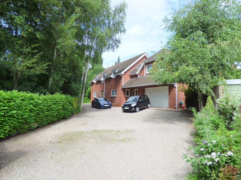 Meadow Road, Malvern, Worcestershire, WR14 6 bed detached house £500,000