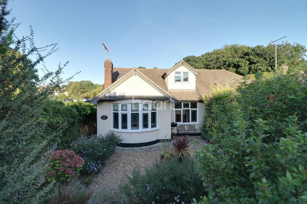 Cotswold Avenue, Rayleigh 3 bed semidetached house £325,000