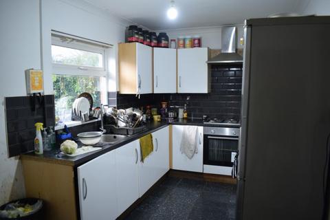 6 bedroom house to rent, 3 Stanmore Grove Burley  Leeds