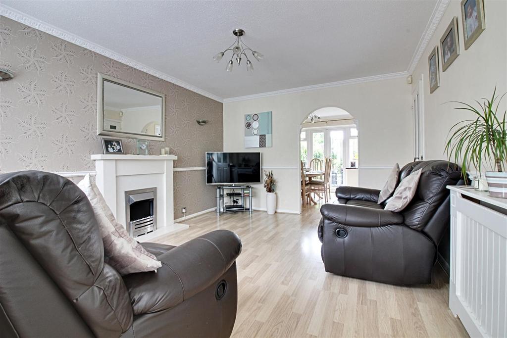 Blackdale, Cheshunt 3 bed semidetached house £450,000