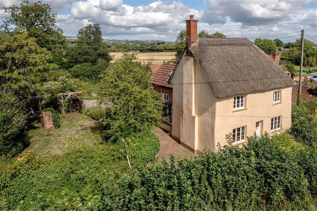 Halse, Taunton, Somerset, TA4 3 bed detached house £395,000