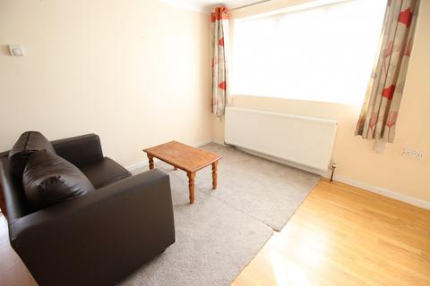 1 bedroom flat to rent, Lodge Way, Ashford, Middlesex, TW15