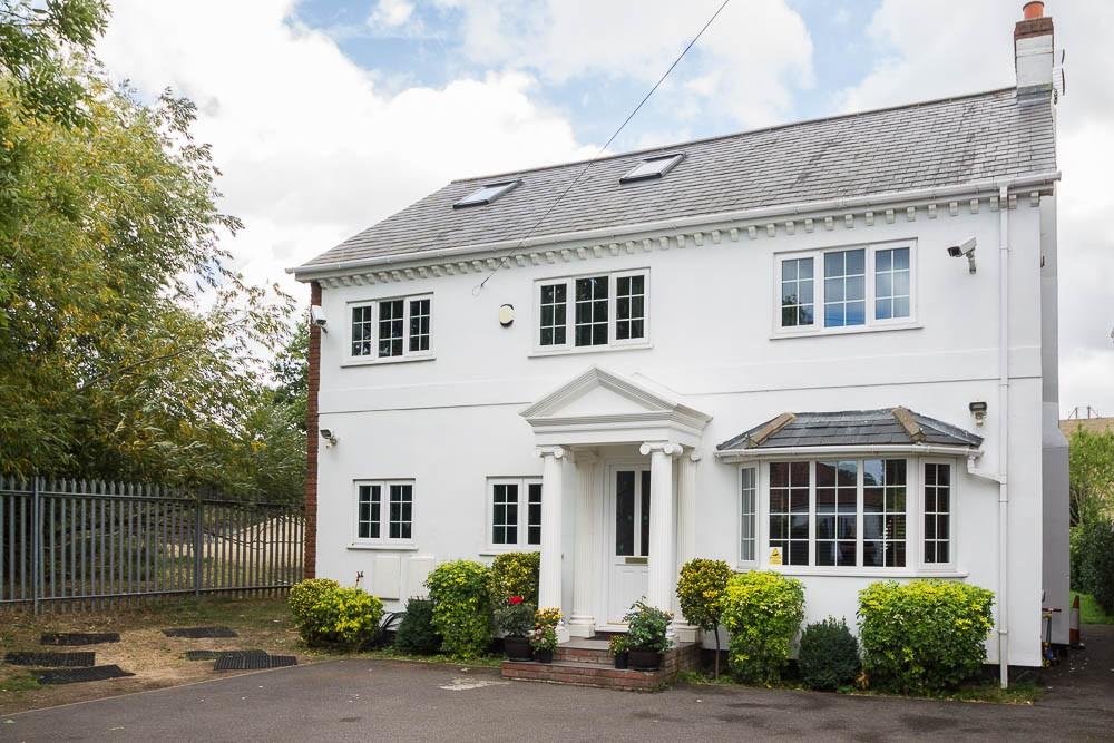 Coppermill Road, Wraysbury, TW19 6 bed detached house £1,175,000