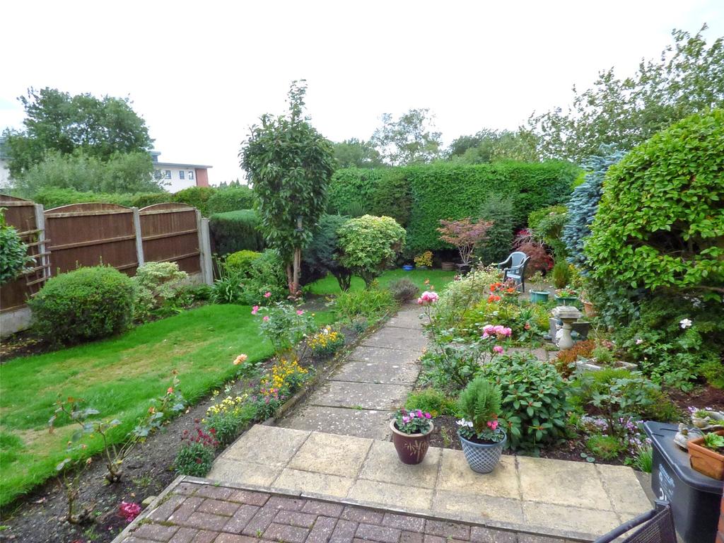 Carlton Way, Royton, Oldham, Greater Manchester, OL2 2 bed bungalow £