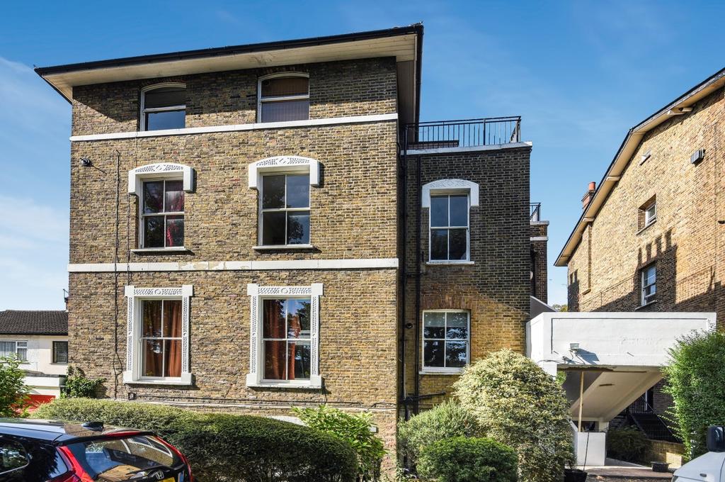 Kidbrooke Park Road London SE3 3 bed flat £1,650 pcm (£381 pw)