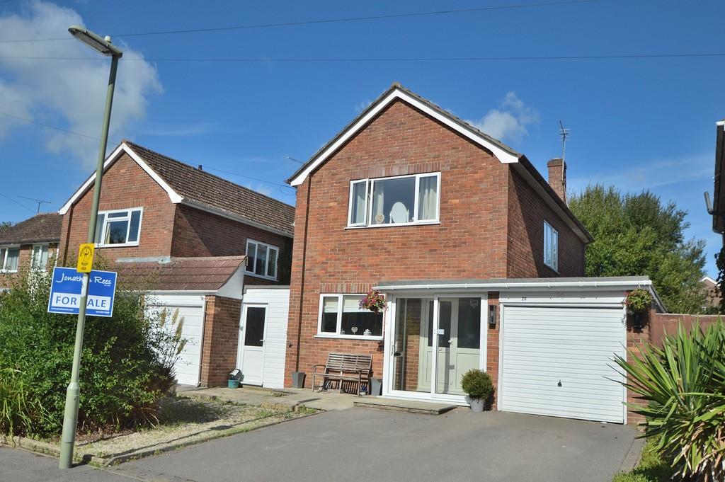 Heathlands Road, Chandler's Ford 3 bed link detached house £375,000