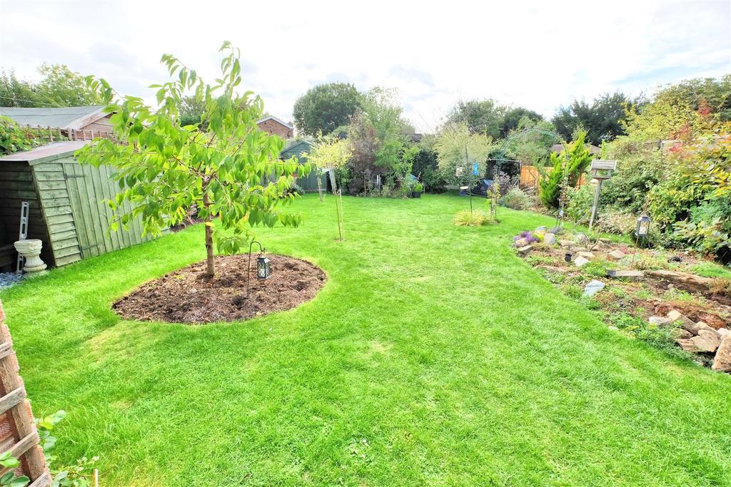 Summerfield Avenue, WHITSTABLE 2 bed semidetached bungalow £415,000