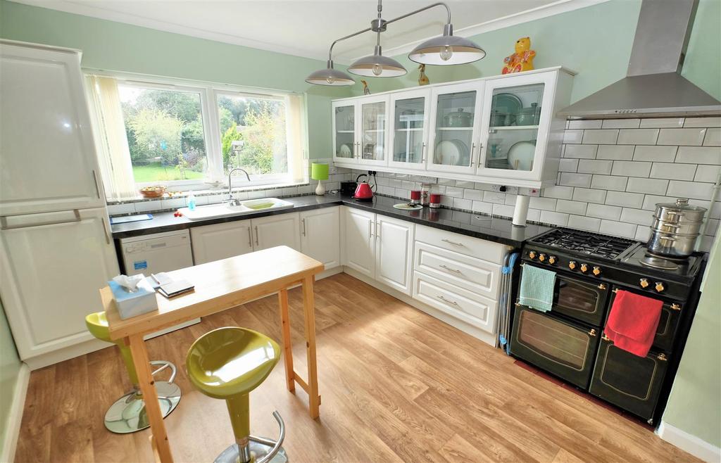 Summerfield Avenue, WHITSTABLE 2 bed semidetached bungalow £415,000