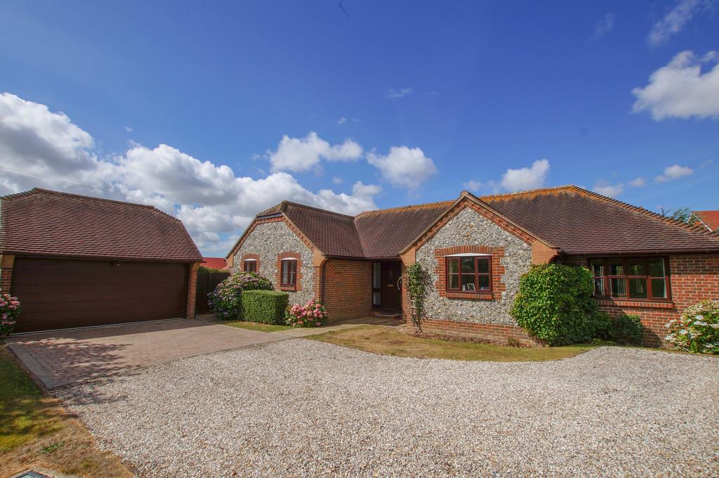 Dairy Lane, Maudlin 4 bed detached bungalow £1,495 pcm (£345 pw)