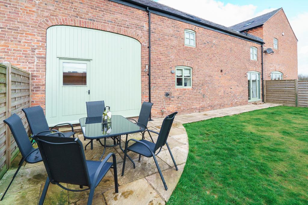 The Threshing Barn Cranshaw Lane, Widnes, WA8 4 bed barn conversion £