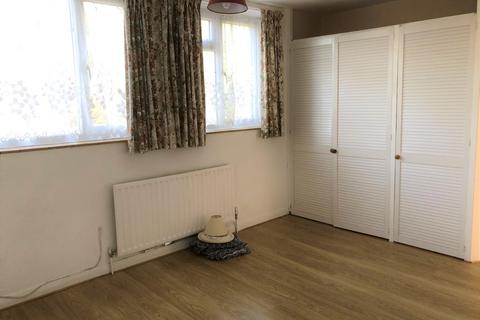 3 bedroom flat to rent, Hollybank Crescent, Hythe