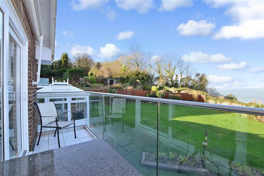 Cliff Road, Totland Bay, Isle of Wight 4 bed detached bungalow £695,000