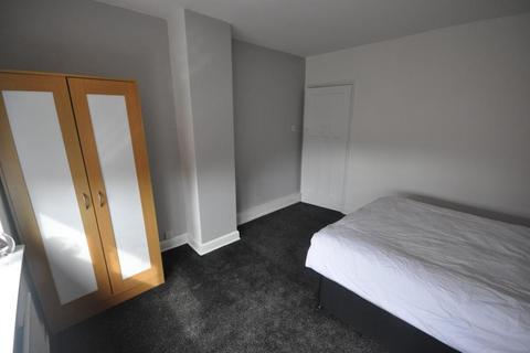 2 bedroom house share to rent, Manor Avenue, Hyde Park, Leeds LS6 1BY