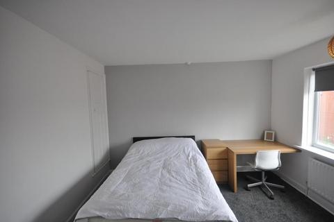 2 bedroom house share to rent, Manor Avenue, Hyde Park, Leeds LS6 1BY