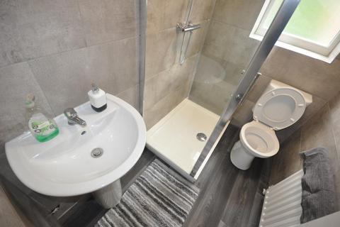 2 bedroom house share to rent, Manor Avenue, Hyde Park, Leeds LS6 1BY