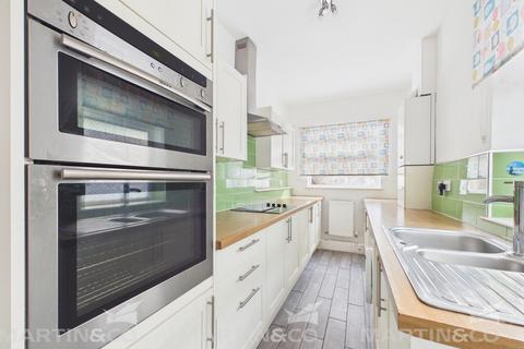 2 bedroom terraced house to rent, Great Central Avenue, Doncaster
