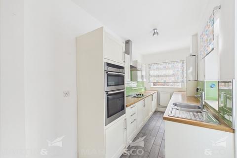 2 bedroom terraced house to rent, Great Central Avenue, Doncaster