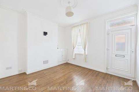 2 bedroom terraced house to rent, Great Central Avenue, Doncaster