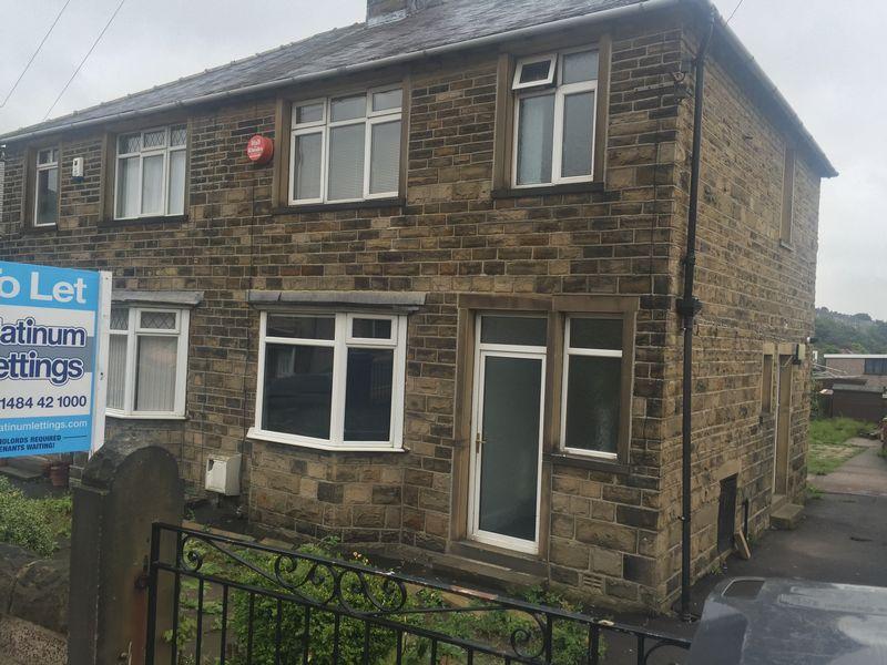 Storths Road, Huddersfield 2 bed semidetached house £525 pcm (£121 pw)