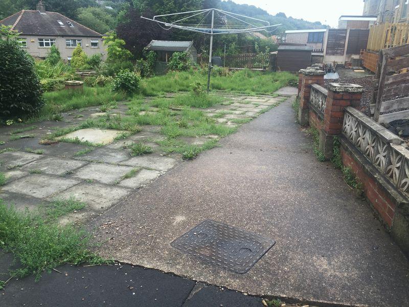 Storths Road, Huddersfield 2 bed semidetached house £525 pcm (£121 pw)