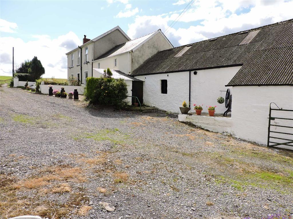 Llangyndeyrn 4 bed property with land £450,000