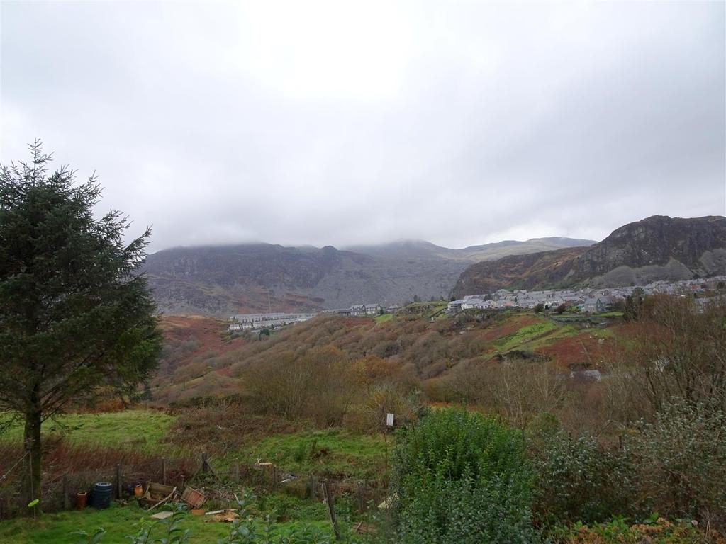 Penygwndwn Estate, Blaenau Ffestiniog 3 bed terraced house £65,000