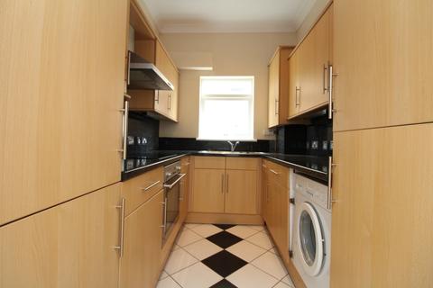 2 bedroom apartment to rent - Hawes Road, Bromley, BR1