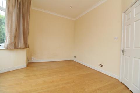 2 bedroom apartment to rent - Hawes Road, Bromley, BR1