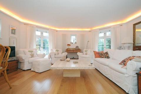 3 bedroom apartment to rent, Fitzjohns Avenue,  Hampstead,  NW3