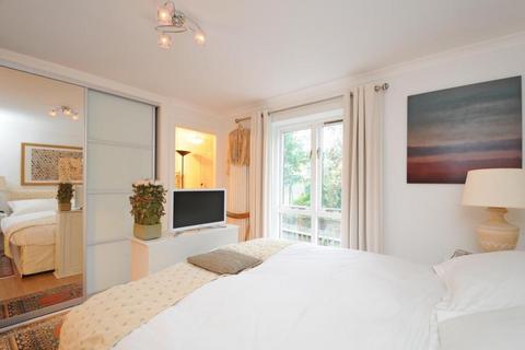 3 bedroom apartment to rent, Fitzjohns Avenue,  Hampstead,  NW3