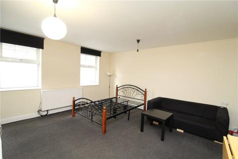 Studio to rent, High Street, Croydon, CR0