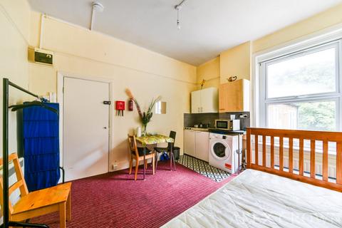 Studio to rent, Archway Road, Highgate