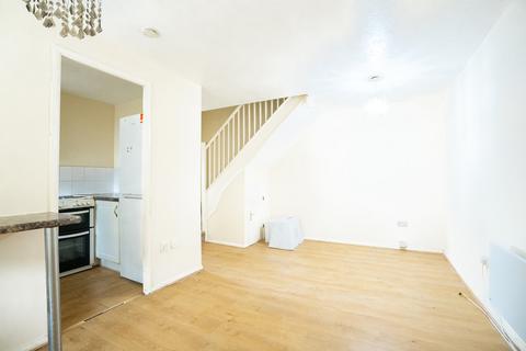 1 bedroom semi-detached house to rent, Hawthorn Close, Hounslow