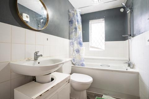 1 bedroom semi-detached house to rent, Hawthorn Close, Hounslow