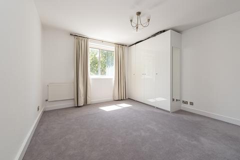 2 bedroom flat to rent, Earls Court, Kensington