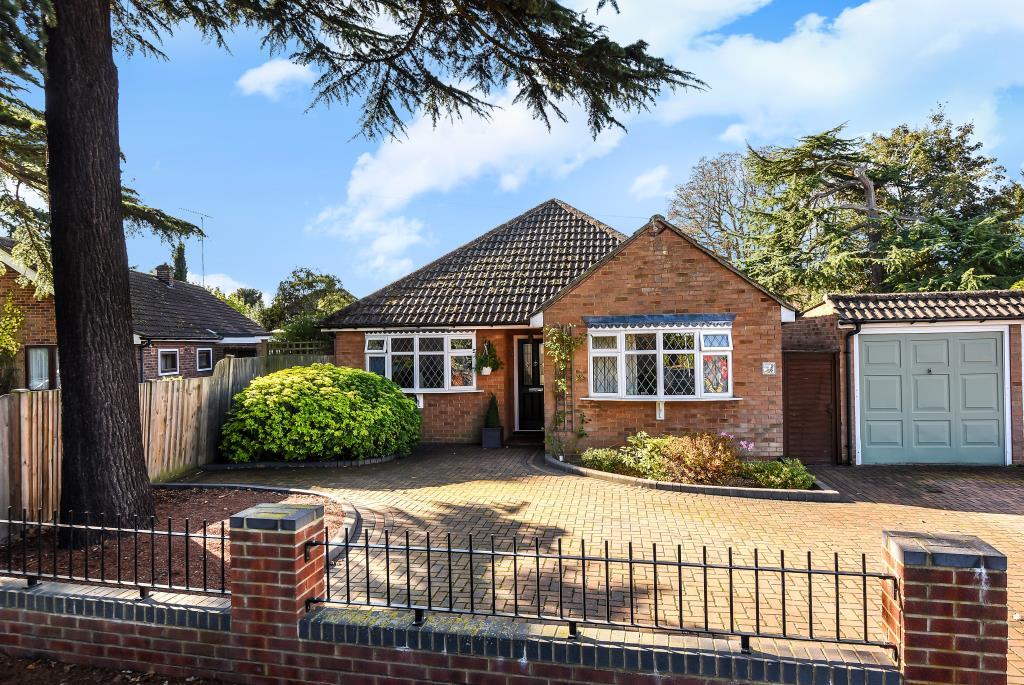 Egham, Surrey, TW20 3 bed detached bungalow for sale £650,000