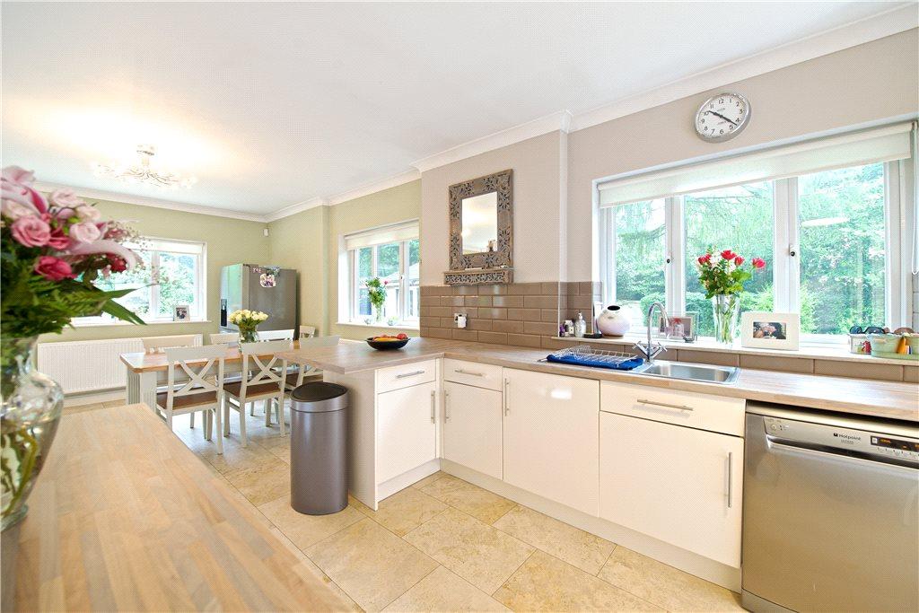 Kitchen/Dining Area